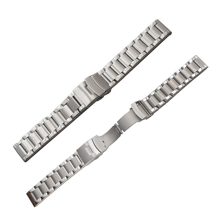 Acél-, ezüst színű fém óraszíj, biztonsági békazárral. Szélesség: 18, 20, 22, 24 mm, hosszúság:-18 cm (szemkivétellel rövidíthető)