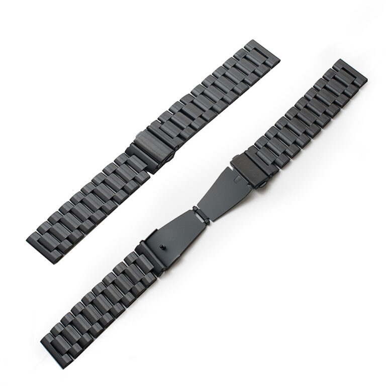 Acél-, fekete színű férfi fém óraszíj, békazárral. Szélesség: 20, 22 mm, hosszúság: 17.0 cm . Szemek kivételével rövidithető. 